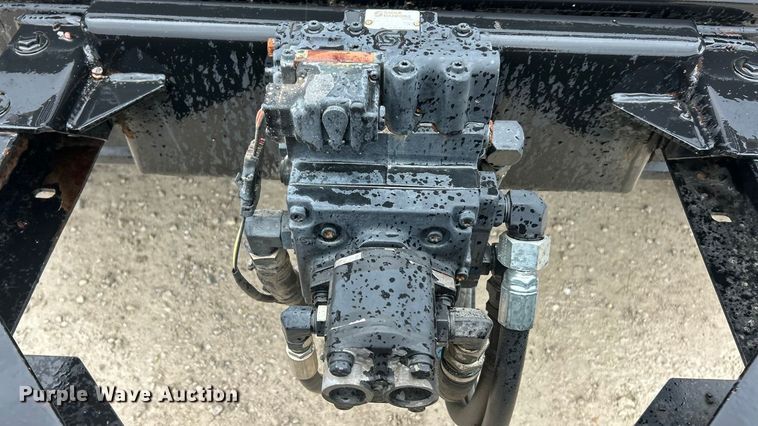 image for item ET6809 2003 International 7400 oil distributor truck