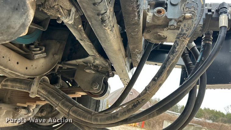 image for item ET6809 2003 International 7400 oil distributor truck