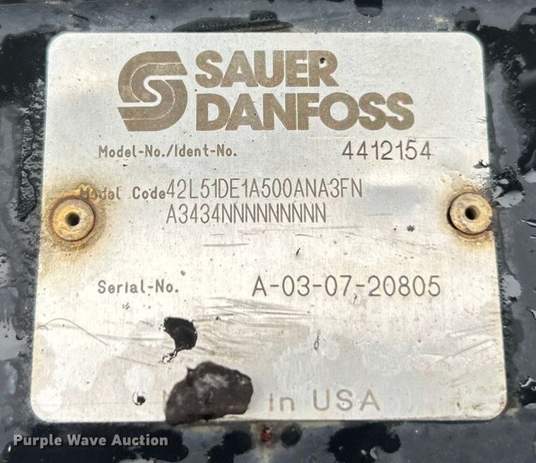 image for item ET6809 2003 International 7400 oil distributor truck