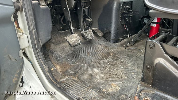 image for item ET6809 2003 International 7400 oil distributor truck