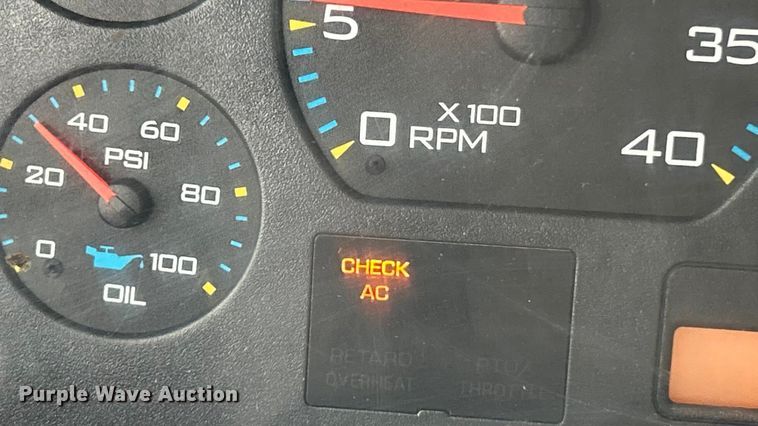 image for item ET6809 2003 International 7400 oil distributor truck