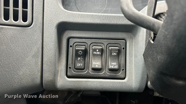 image for item ET6809 2003 International 7400 oil distributor truck