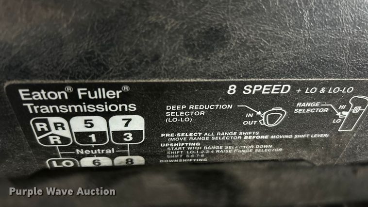 image for item ET6809 2003 International 7400 oil distributor truck