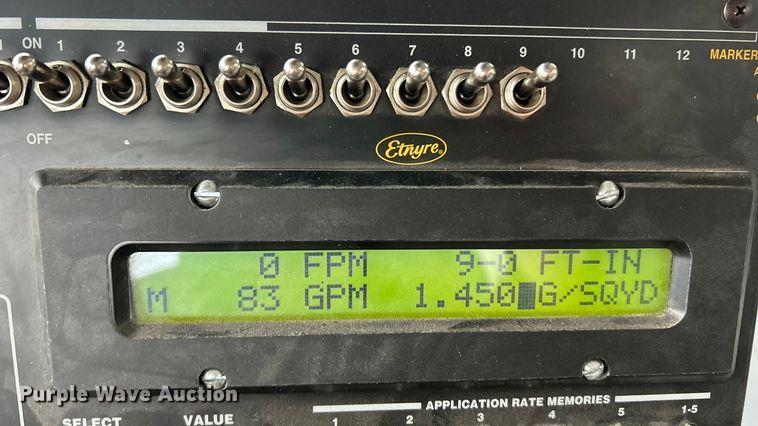 image for item ET6809 2003 International 7400 oil distributor truck