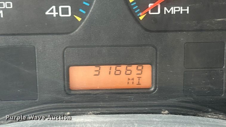 image for item ET6809 2003 International 7400 oil distributor truck