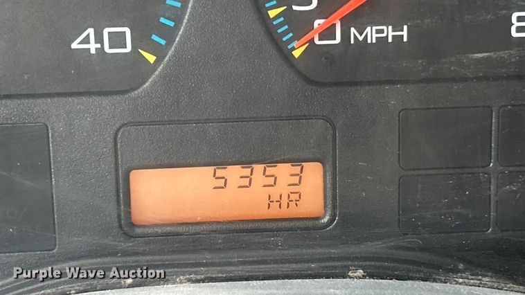 image for item ET6809 2003 International 7400 oil distributor truck