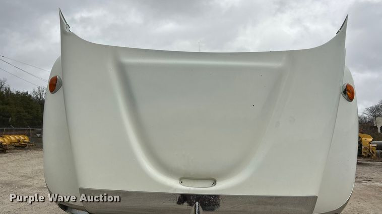 image for item ET6809 2003 International 7400 oil distributor truck