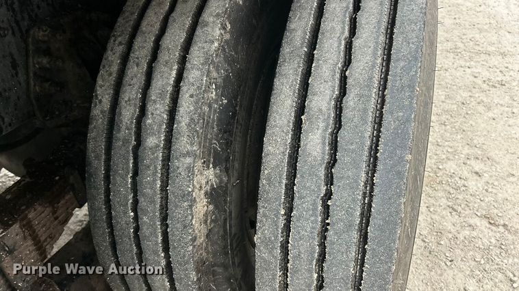 image for item ET6809 2003 International 7400 oil distributor truck