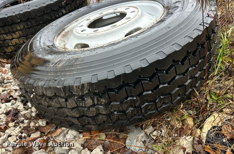 image for item ET6809 2003 International 7400 oil distributor truck