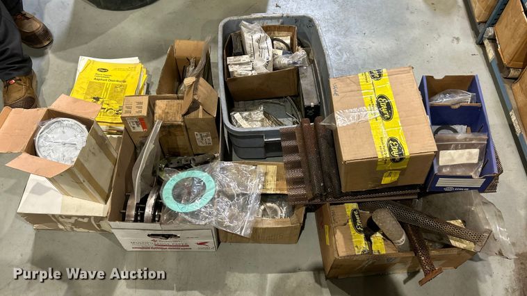 image for item ET6809 2003 International 7400 oil distributor truck