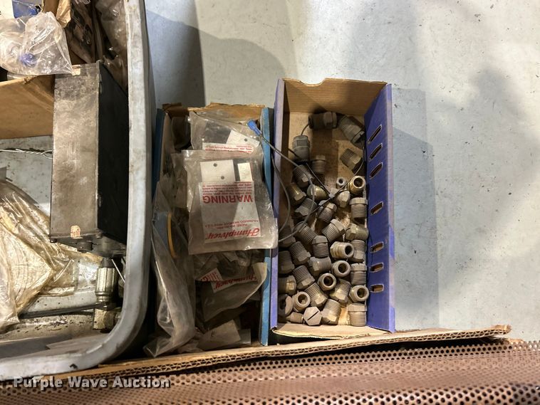 image for item ET6809 2003 International 7400 oil distributor truck