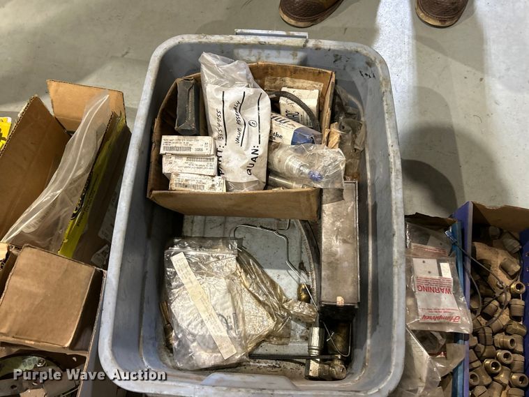 image for item ET6809 2003 International 7400 oil distributor truck