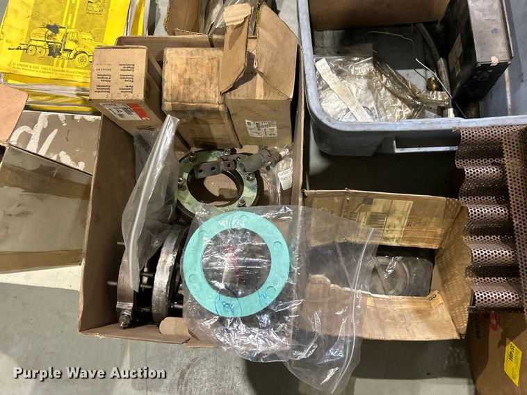 image for item ET6809 2003 International 7400 oil distributor truck