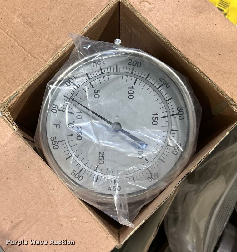 image for item ET6809 2003 International 7400 oil distributor truck