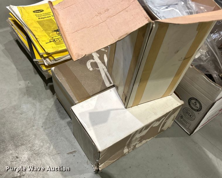 image for item ET6809 2003 International 7400 oil distributor truck