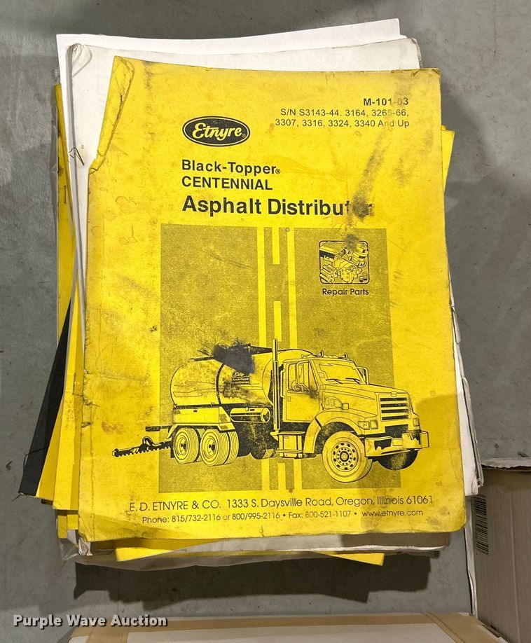 image for item ET6809 2003 International 7400 oil distributor truck