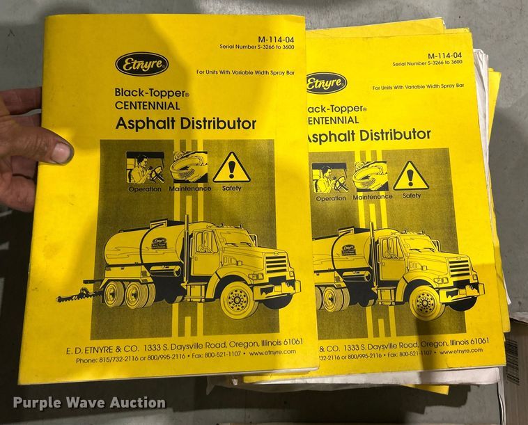 image for item ET6809 2003 International 7400 oil distributor truck