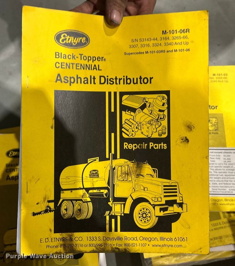 image for item ET6809 2003 International 7400 oil distributor truck