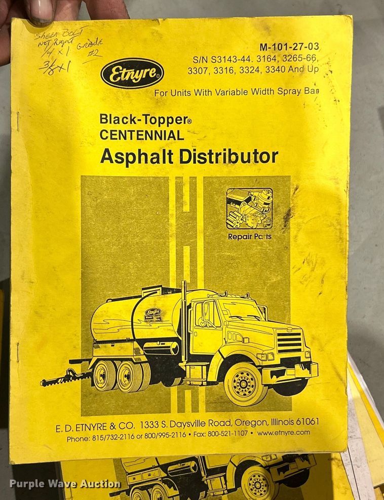 image for item ET6809 2003 International 7400 oil distributor truck