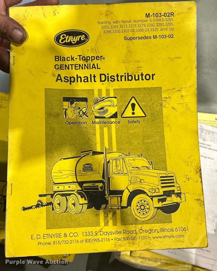 image for item ET6809 2003 International 7400 oil distributor truck