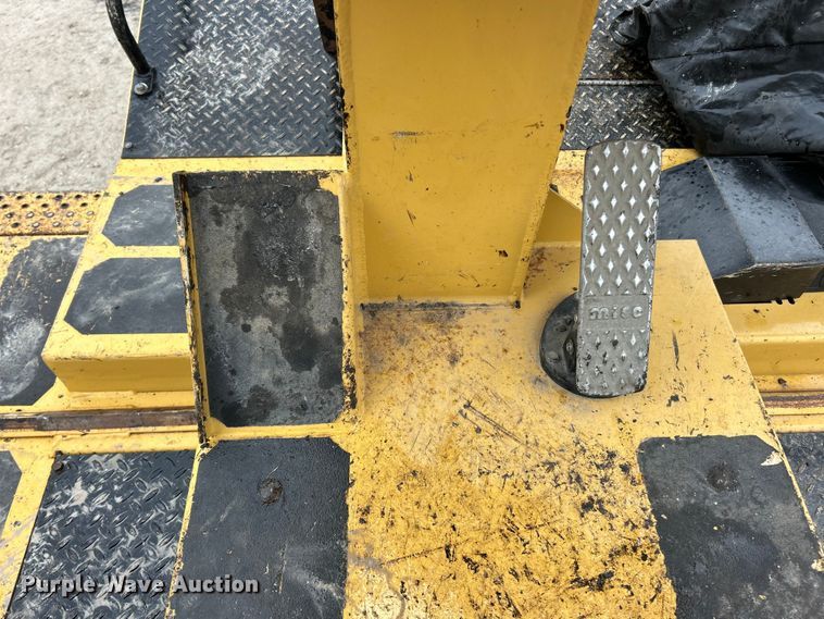 image for item ET6810 2011 Etnyre Quad chip spreader