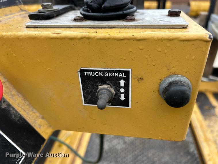 image for item ET6810 2011 Etnyre Quad chip spreader