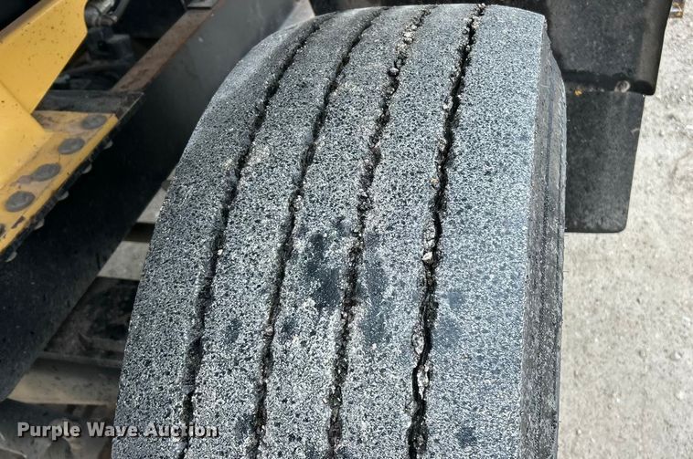 image for item ET6810 2011 Etnyre Quad chip spreader