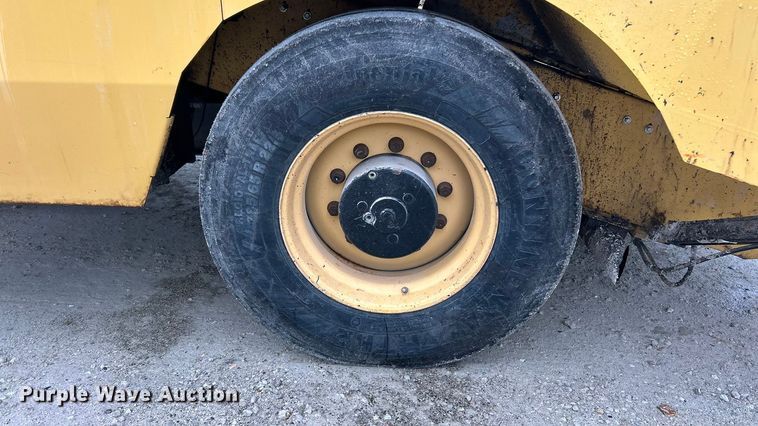 image for item ET6810 2011 Etnyre Quad chip spreader