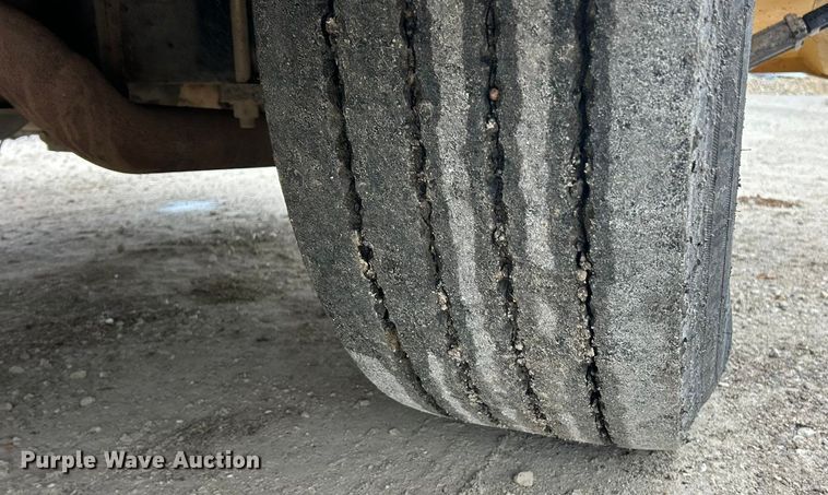 image for item ET6810 2011 Etnyre Quad chip spreader