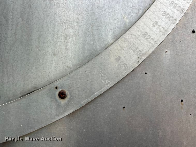 image for item ET6811 2003 International 7400 oil distributor truck