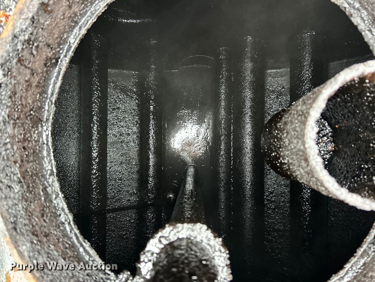 image for item ET6811 2003 International 7400 oil distributor truck