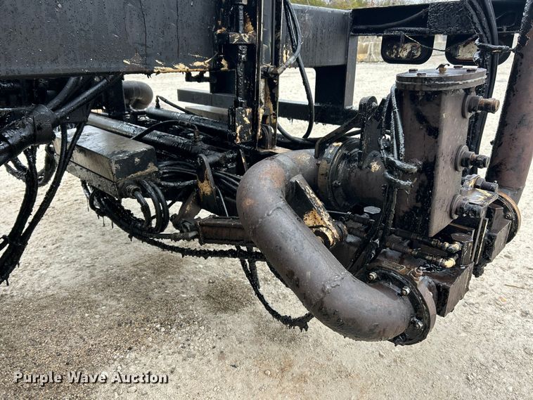 image for item ET6811 2003 International 7400 oil distributor truck