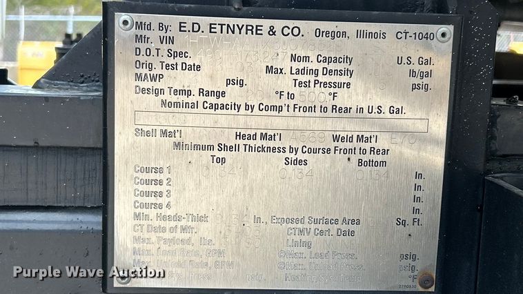 image for item ET6811 2003 International 7400 oil distributor truck