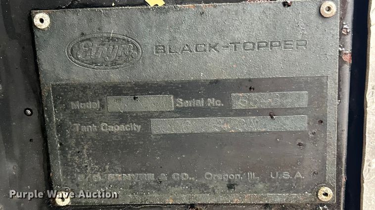 image for item ET6811 2003 International 7400 oil distributor truck