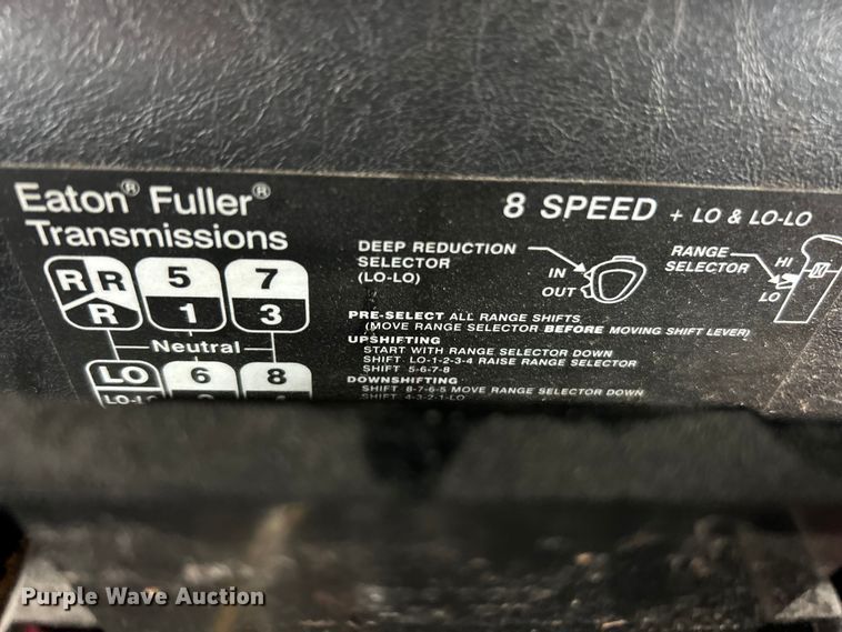 image for item ET6811 2003 International 7400 oil distributor truck