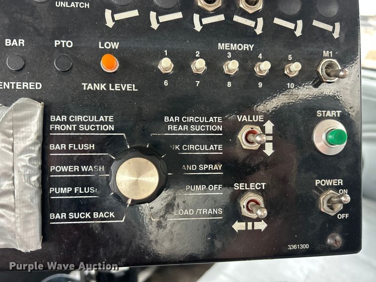 image for item ET6811 2003 International 7400 oil distributor truck