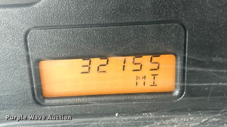 image for item ET6811 2003 International 7400 oil distributor truck