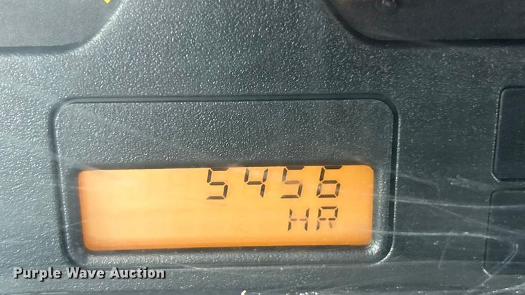 image for item ET6811 2003 International 7400 oil distributor truck