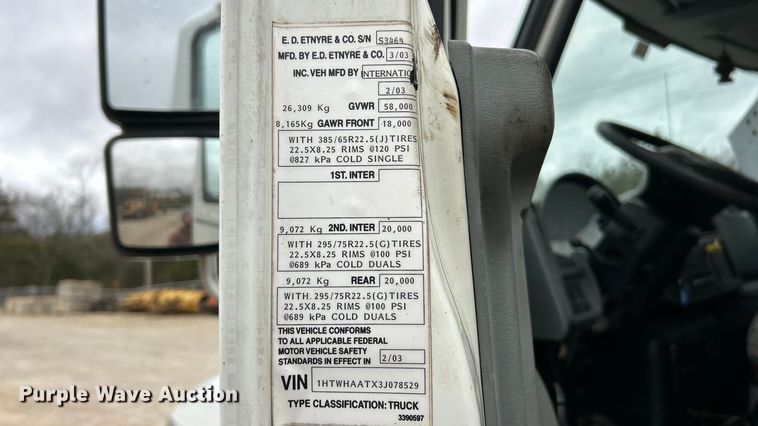 image for item ET6811 2003 International 7400 oil distributor truck