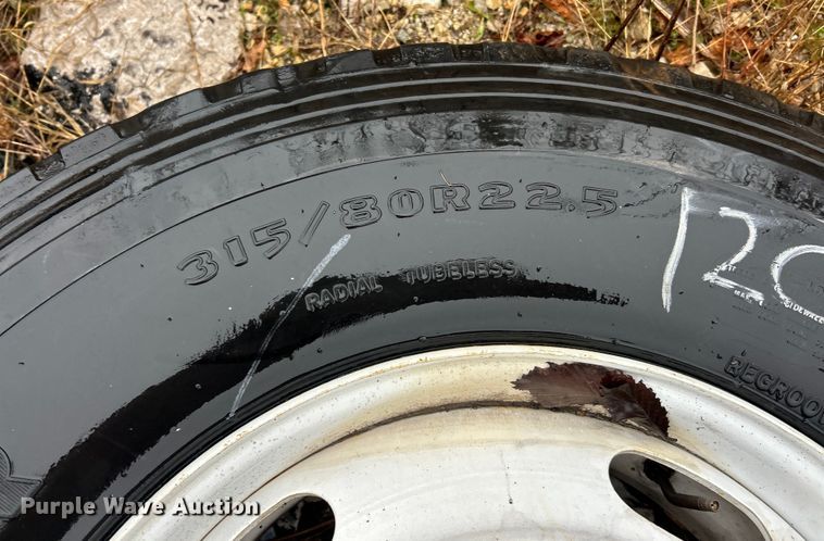 image for item ET6811 2003 International 7400 oil distributor truck