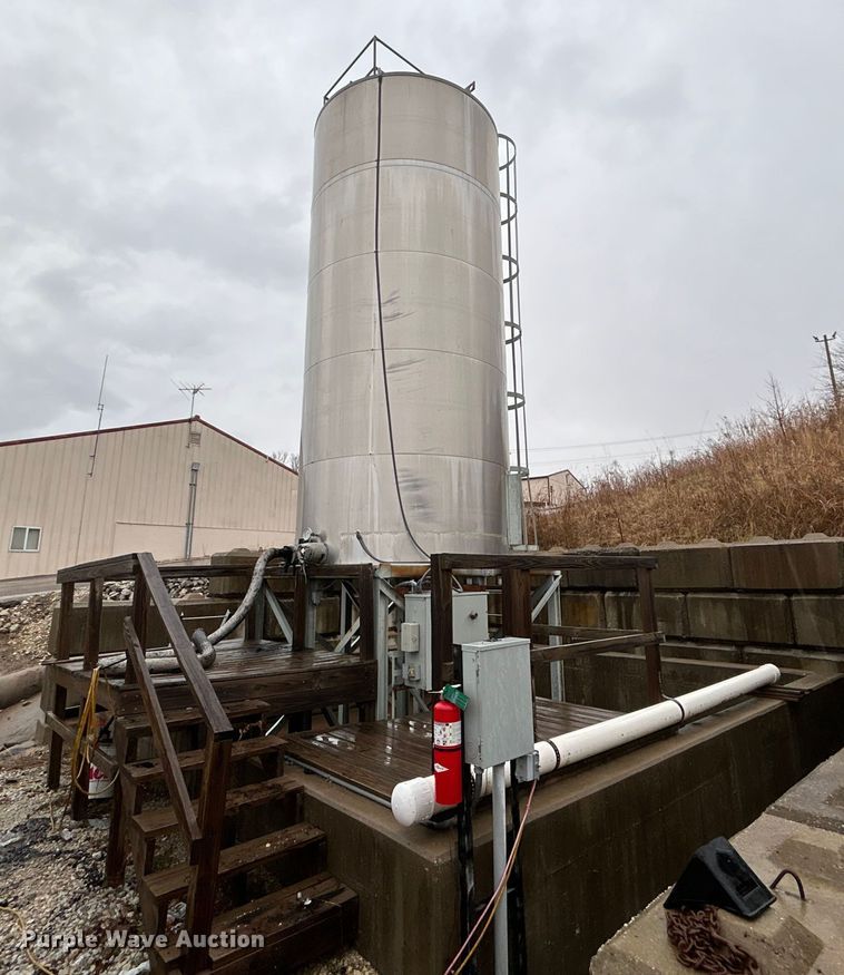 image for item ET6812 Duraco 7000 oil tank