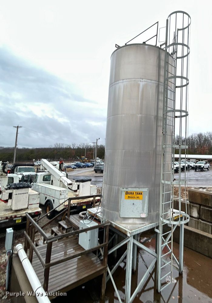 image for item ET6812 Duraco 7000 oil tank