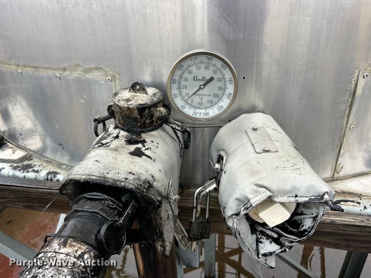 image for item ET6812 Duraco 7000 oil tank