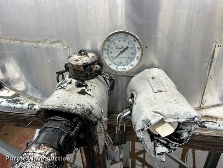 image for item ET6812 Duraco 7000 oil tank