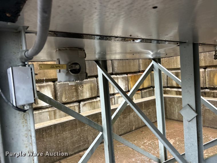 image for item ET6812 Duraco 7000 oil tank