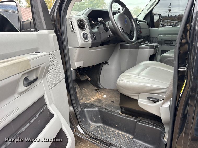 image for item ET7457 2012 Ford E350 van