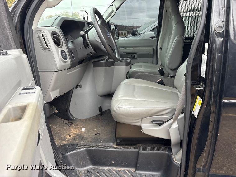 image for item ET7457 2012 Ford E350 van