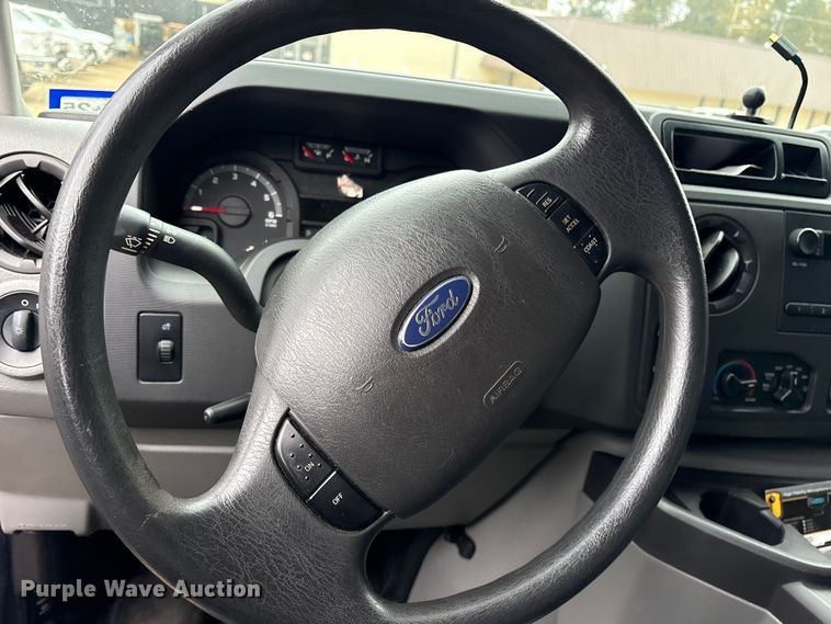 image for item ET7457 2012 Ford E350 van