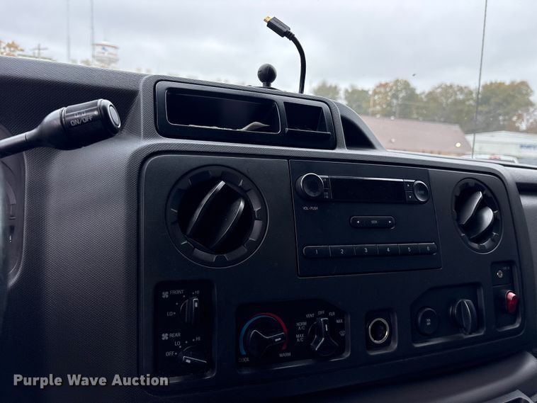 image for item ET7457 2012 Ford E350 van