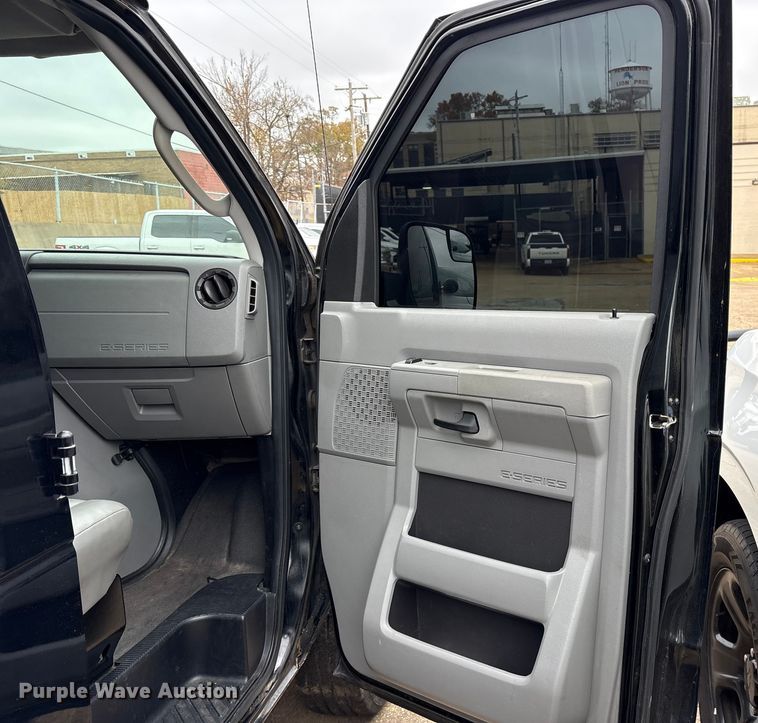 image for item ET7457 2012 Ford E350 van